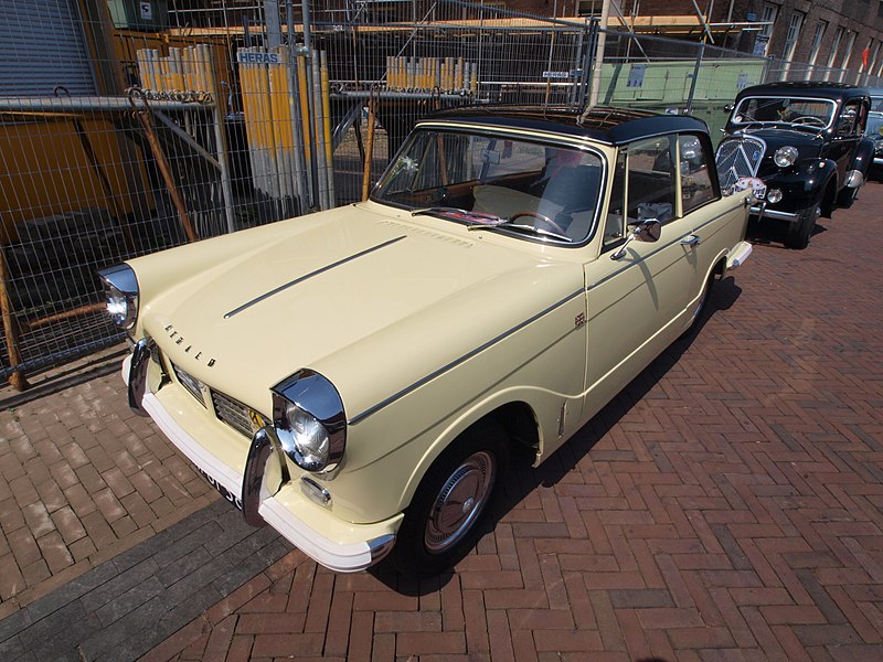 File:1963 Triumph Herald 1200 AM-01-36 P5.JPG