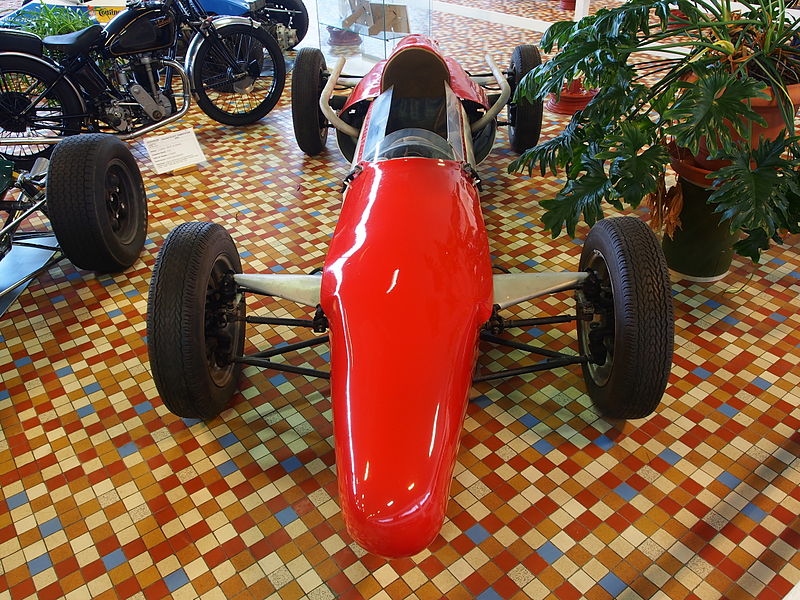 File:1965 Panhard Formulte IV - Marque AUMONT, air cooled 2 horizontal placed cylinders, 5cv, at the Musée Automobile de Vendée pic-2.JPG