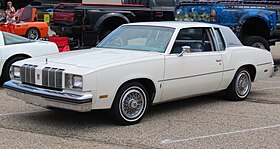 1978 Oldsmobile Cutlass Supreme, front left (Wings-n-Wheels 2023).jpg