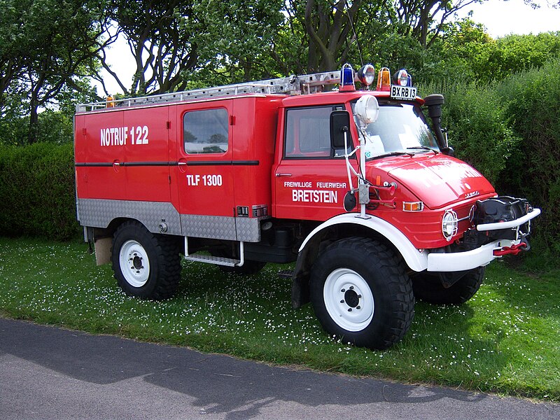 File:1981 Unimog 416 (BX RB 13) fire engine, 2012 HCVS Tyne-Tees Run (1).jpg