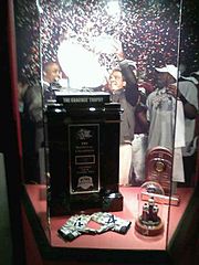 Description de l'image 2010 Alabama football AFCA National Championship Trophy.JPG.