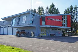 2016-10 - Estación de bomberos (Rougemont, Doubs) - 03.jpg