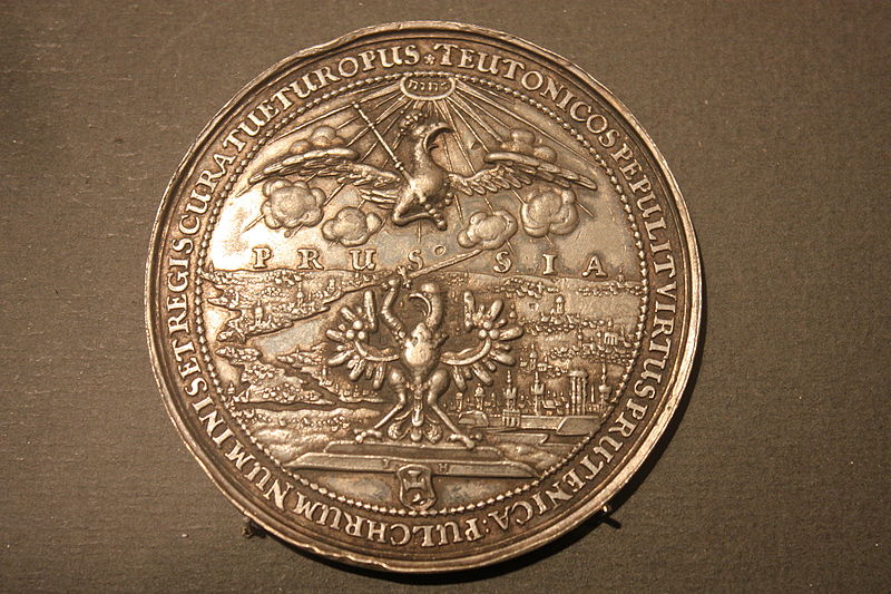 File:636782 Malbork zamek wystawa monet i bursztynu 02.JPG