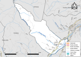 Carte en couleur présentant le réseau hydrographique de la commune