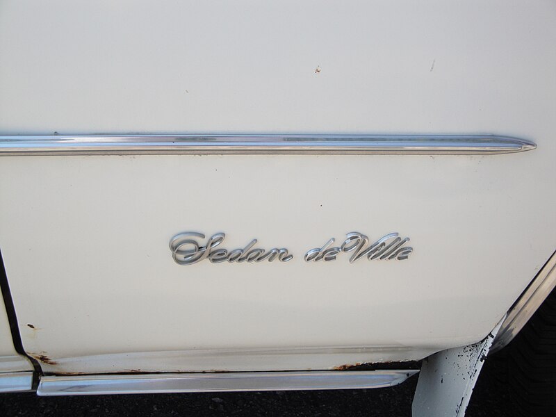 File:71 Cadillac Sedan de Ville.jpg