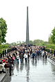 Autre colonne commémorative sur le Dnepr, le Monument aux morts de la Seconde Guerre mondiale, un 9 mai.