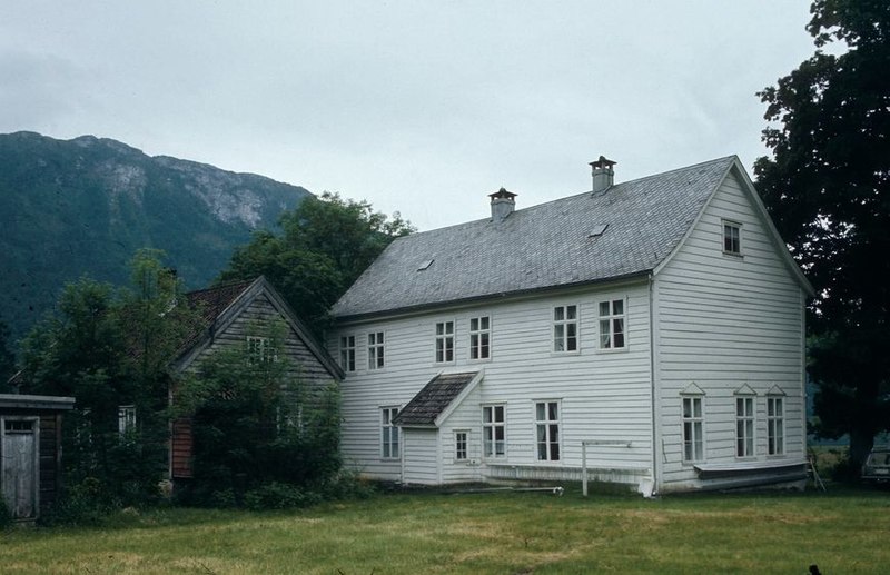 File:87327 Osen gård fra RA.jpg