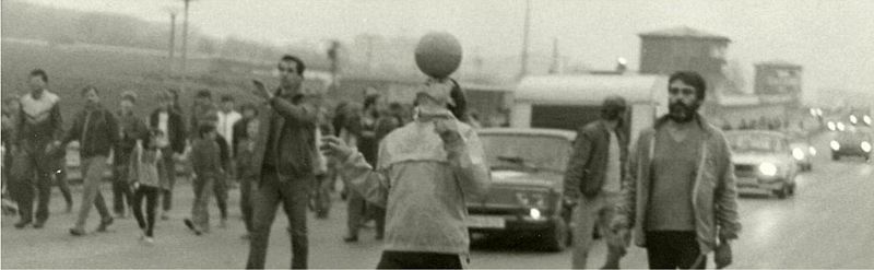File:A14 Brno 44 km s fotbalovým míčem r.1986.jpg