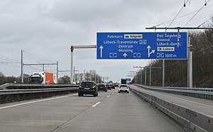 Die A 1 aus Richtung Hamburg 1000 m vor dem Kreuz