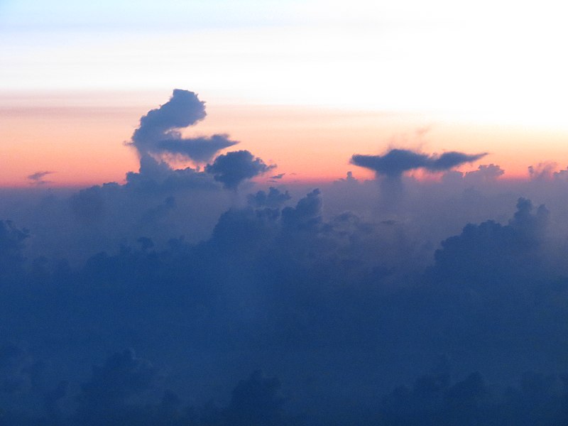 File:Amanecer desde un vuelo a Mérida 07.jpg