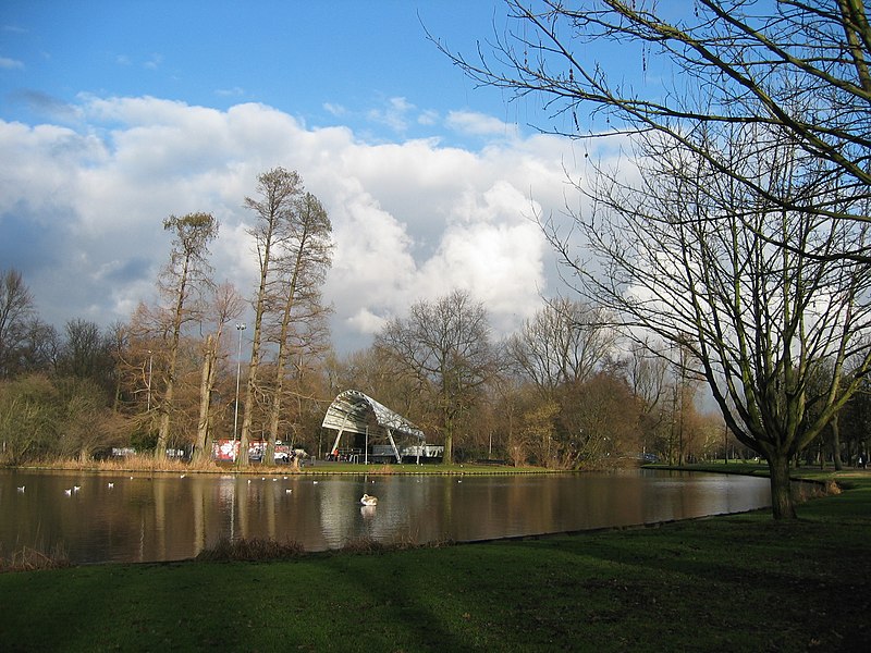 File:Amsterdam-Vondelpark-2004.JPG