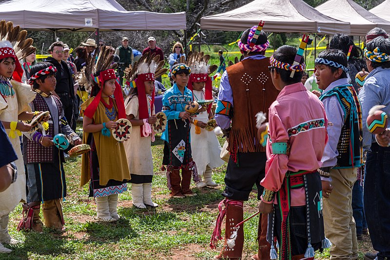 File:Archaeology Discovery Days at V Bar V.jpg