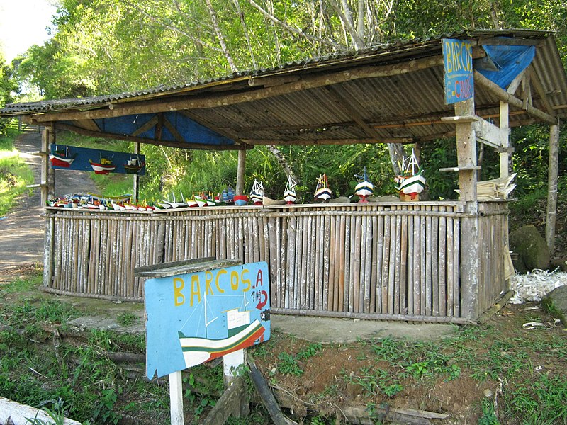 File:Artesanato barcos praia do Estaleiro Estrada Rio Santos Ubatuba SP - panoramio (1).jpg