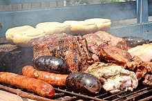 Chilean asado (barbecue) and marraqueta Asado chileno - Flickr - Marieloreto.jpg