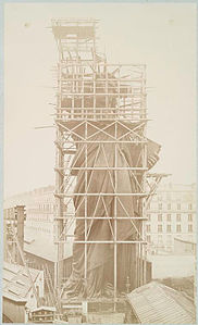 Assemblage of the Statue of Liberty in Paris..jpg