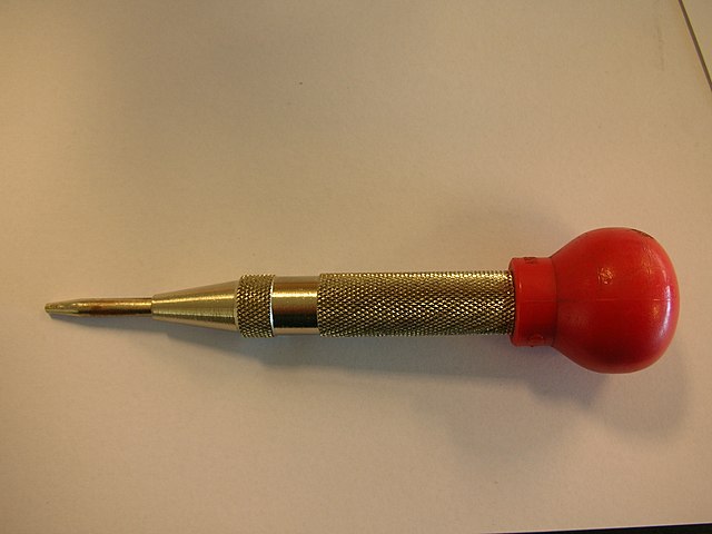 https://upload.wikimedia.org/wikipedia/commons/thumb/7/7b/Automatic_center_punch.JPG/640px-Automatic_center_punch.JPG