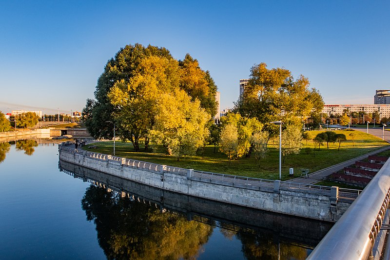 File:Autumn in Minsk.jpg