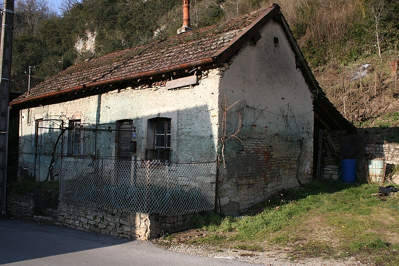 File:Avanne-Aveney maison vigneron.jpg