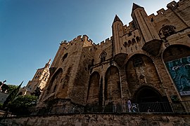 Avignon - Place du Palais - View NE on 14th Century Palais des Papes - Largest Gothic building of the Middle Ages - Romanesque Cathédrale Notre-Dame des Doms d'Avignon 1425 - Unesco Heritage Site.jpg