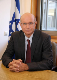 <span class="mw-page-title-main">Avishay Braverman</span> Israeli economist and politician