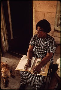 BESSIE JONES, EEN EVANGELIEZANGER, WOONT IN ST.  SIMON'S EILAND - NARA - 546990.jpg