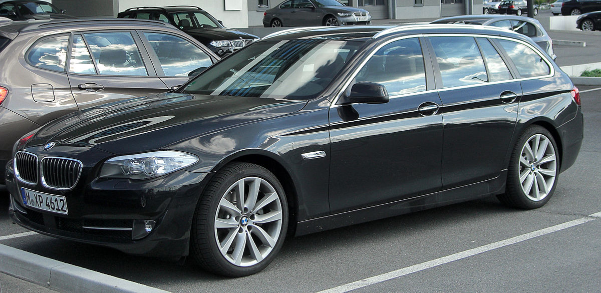 File:BMW 520d Touring (F11) front 20100821.jpg - Wikipedia