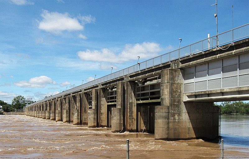 File:Barrage2013c.jpg