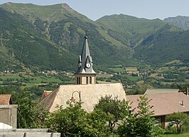 Gezicht op Beaufin, op de achtergrond het Massif des Ecrins