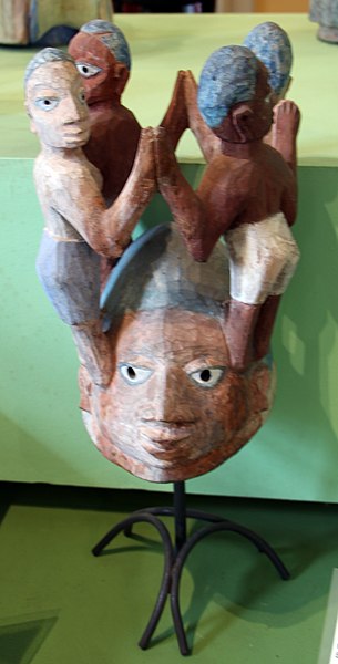 File:Benin, yoruba, maschera geledé, 02.JPG