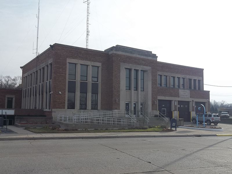 File:Benton Harbor City Hall.jpg