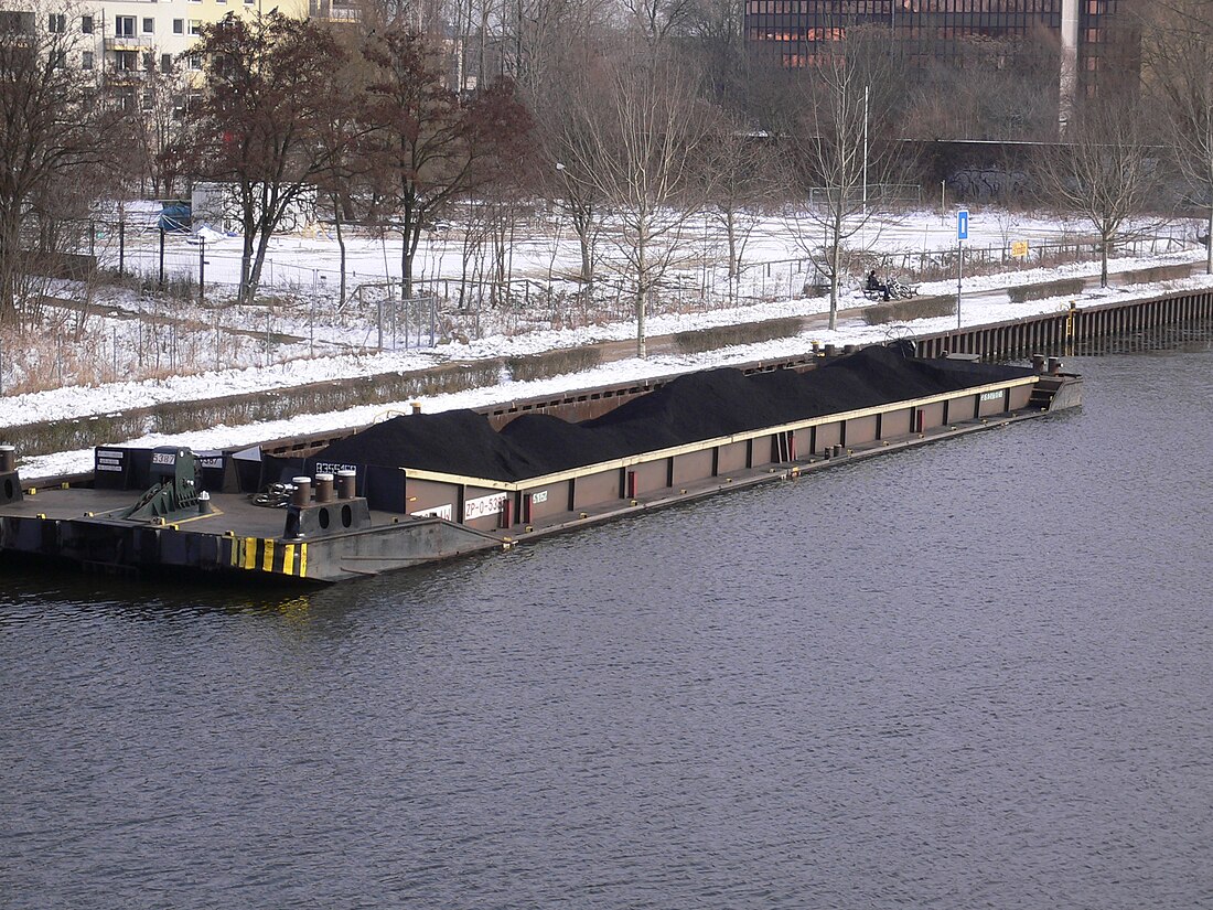 File:Berlin barge-ship 20050218 p1000706.jpg