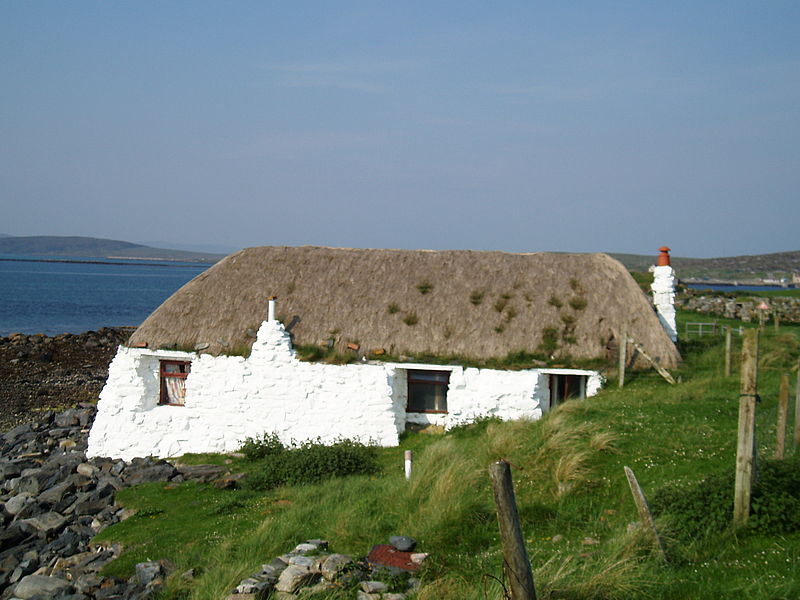 File:Berneray Hostel (hazelisles).jpg