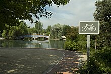 Carril bici en el parque de la Alameda