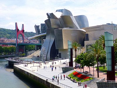 Puente de La Salve, Museo Guggenheim Bilbao y confluencia de los muelles Campa de los Ingleses y Evaristo Churruca