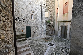 Cortile Canzeri, all'interno dell'antica giudecca