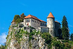 Бледский замок. Блейский замок Словения. Бледский замок, Словения (XI век). Бледский замок достопримечательности Словении. Предъямский замок Словения озеро Блед.