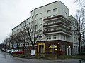 Am anderen Ende der Marckmannstraße stehen Wohnblöcke aus der Schumacherzeit im Originalzustand