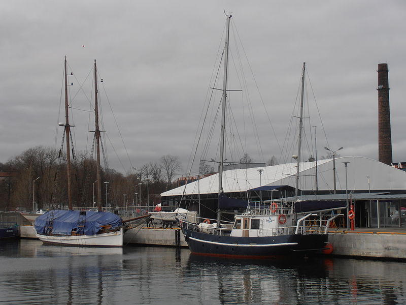 File:Blue Sirius & LuLu Tallinn 27 April 2013.JPG