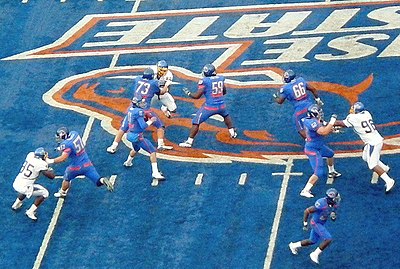 Boise State offensive line protecting Kellen Moore in the 1st half. Boise State vs San Jose offensive pocket.JPG