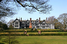 Fichier:Bramall_Hall_SE_view,_2005.jpg