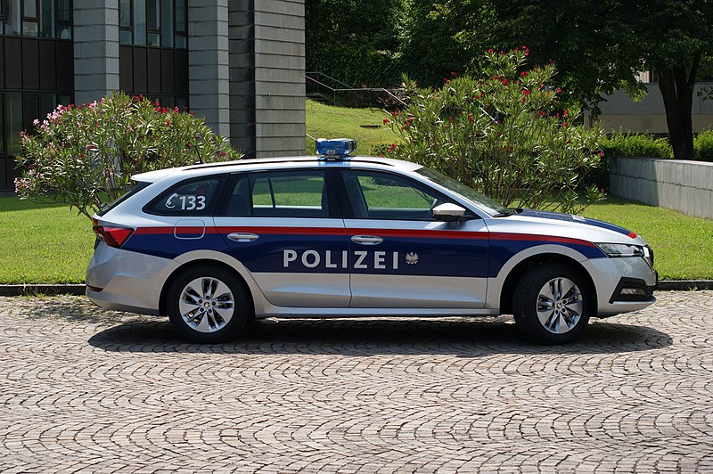 File:Bregenz-Landhaus-policecar Austria-01ASD.jpg