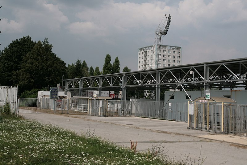 File:Brno, stadion Srbská - vstupy JKLM (2366).jpg