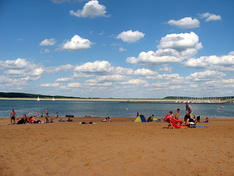 File:Brombachsee Beach Pleinfeld.JPG