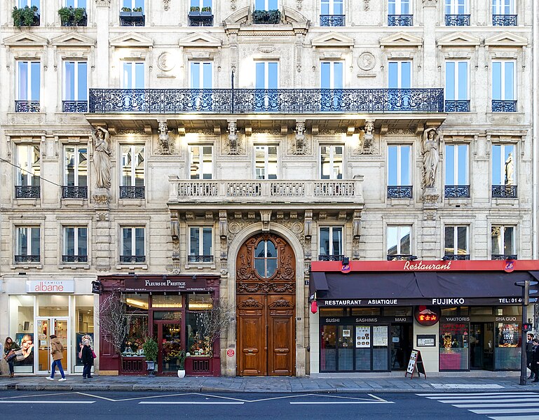 File:Building facade, 17 Rue de Châteaudun, Paris 26 December 2016.jpg