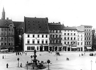 Breslau, 1930s Bundesarchiv B 145 Bild-P011852, Breslau, Neumarkt, Neptunbrunnen ("Gabeljurge").jpg