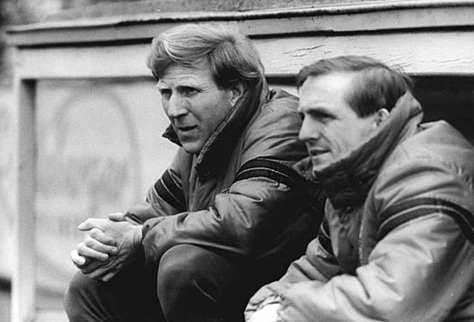 Klaus Sammer (links) als coach van Dynamo Dresden.