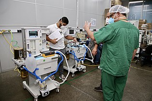 Calibragem de novos respiradores no Hospital das Clínicas (49922622103).jpg