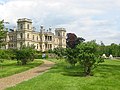 Château de Ferrières (1855-59), en estilo neorrenacentista inglés con aire italianizante ao gusto francés da época.