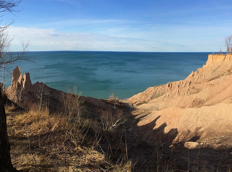 File:Chimney Bluffs State Park - 20160330 - 57.jpg