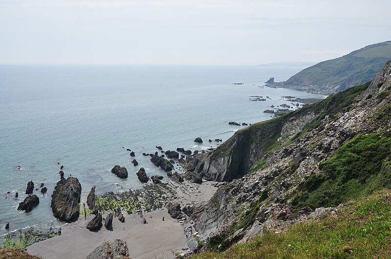 File:Cliffs at Britain Point (9993).jpg